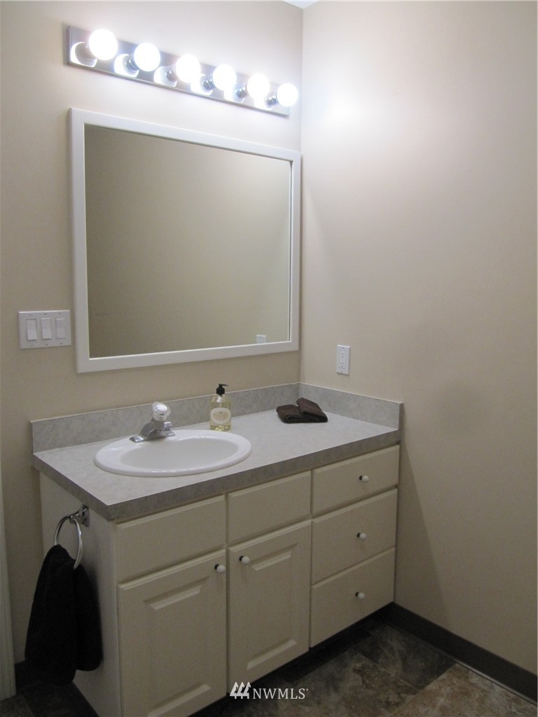 1306 Northeast F 8 Road, Unit 402 Moses Lake, WA 98837 - Photo 12 of 21 Gallery Image 12