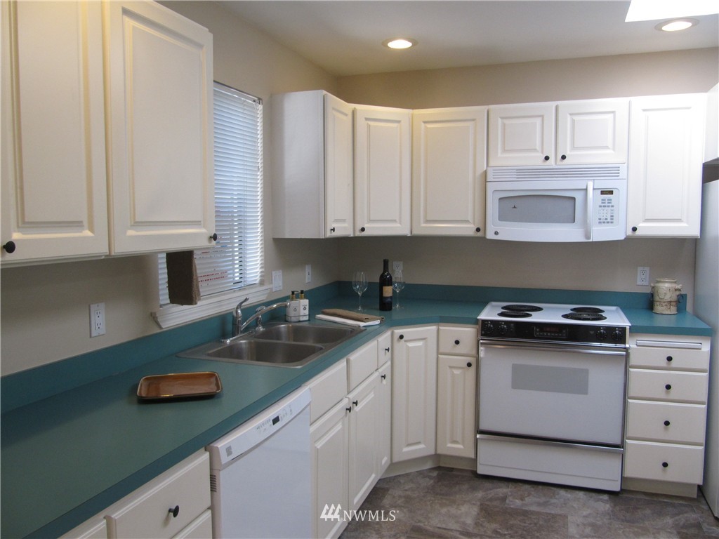 1306 Northeast F 8 Road, Unit 402 Moses Lake, WA 98837 - Photo 3 of 21 Gallery Image 3