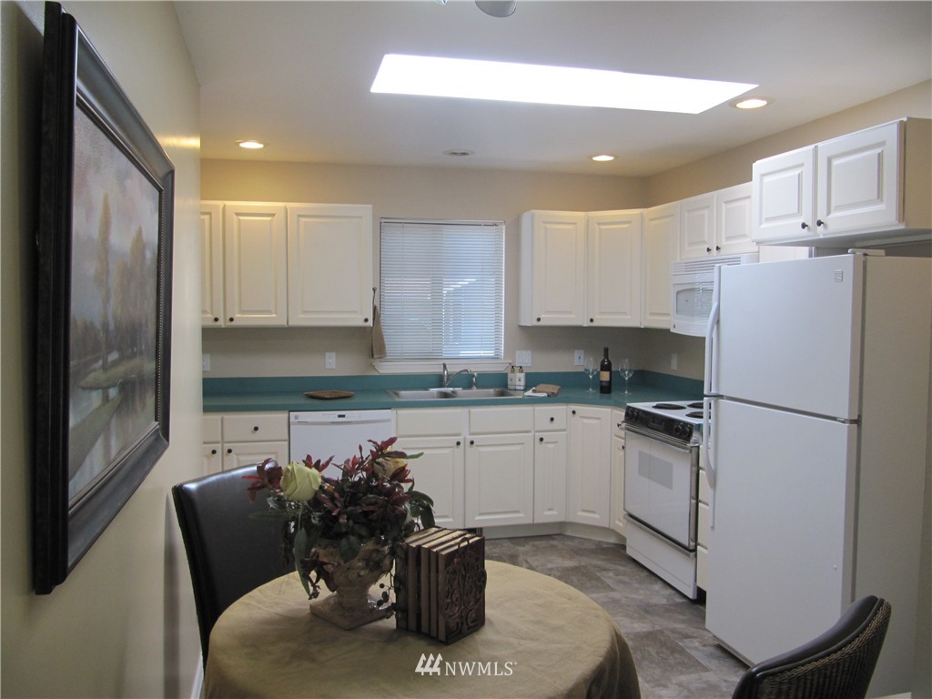 1306 Northeast F 8 Road, Unit 402 Moses Lake, WA 98837 - Photo 5 of 21 Gallery Image 5