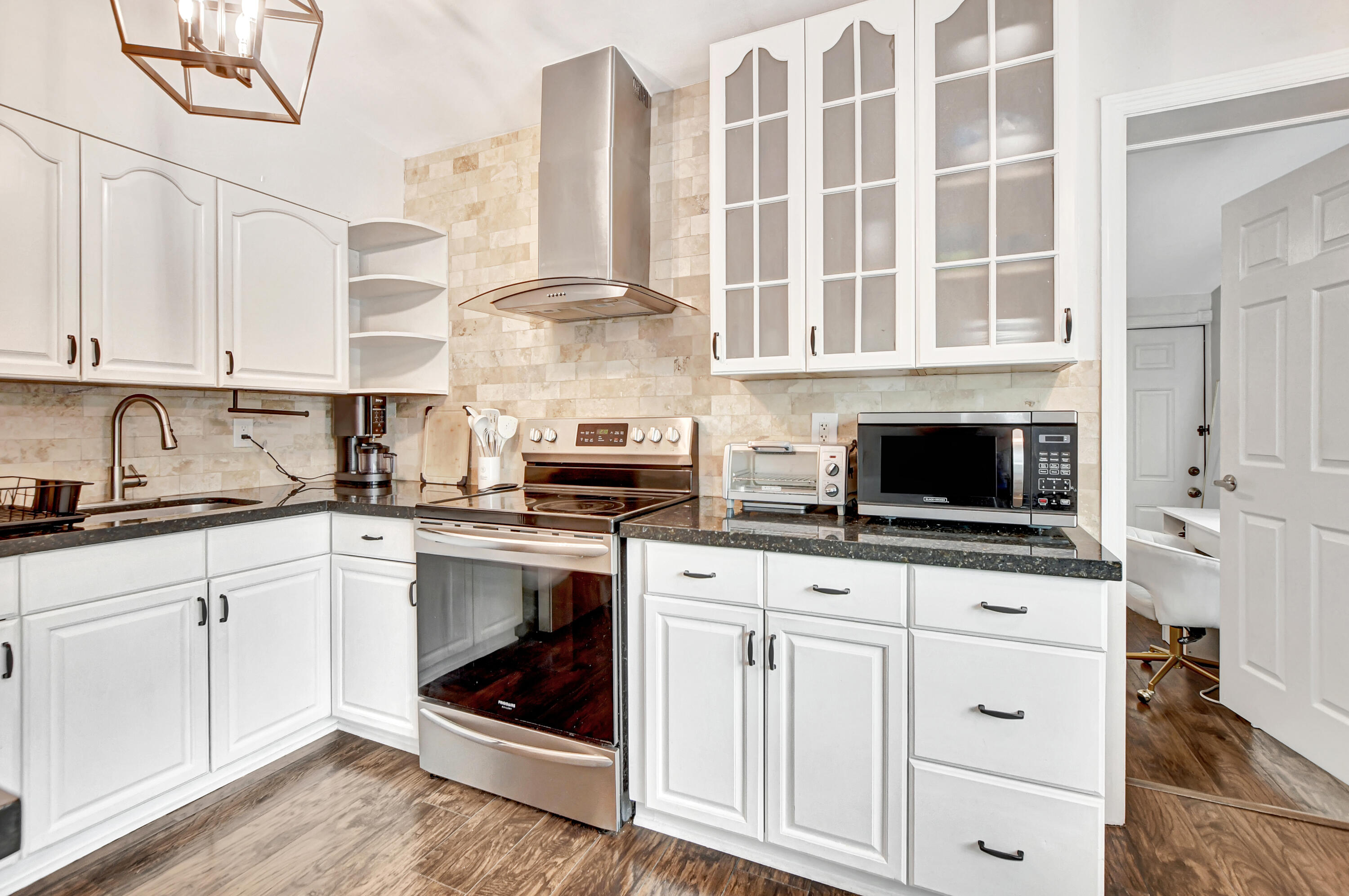 409 Manchester Street Boca Raton, FL 33487 - Photo 11 of 50 KITCHEN