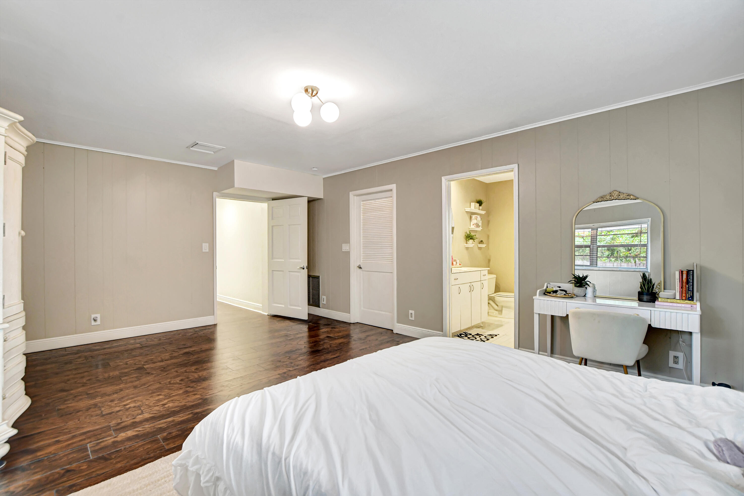 409 Manchester Street Boca Raton, FL 33487 - Photo 15 of 50 PRIMARY BEDROOM