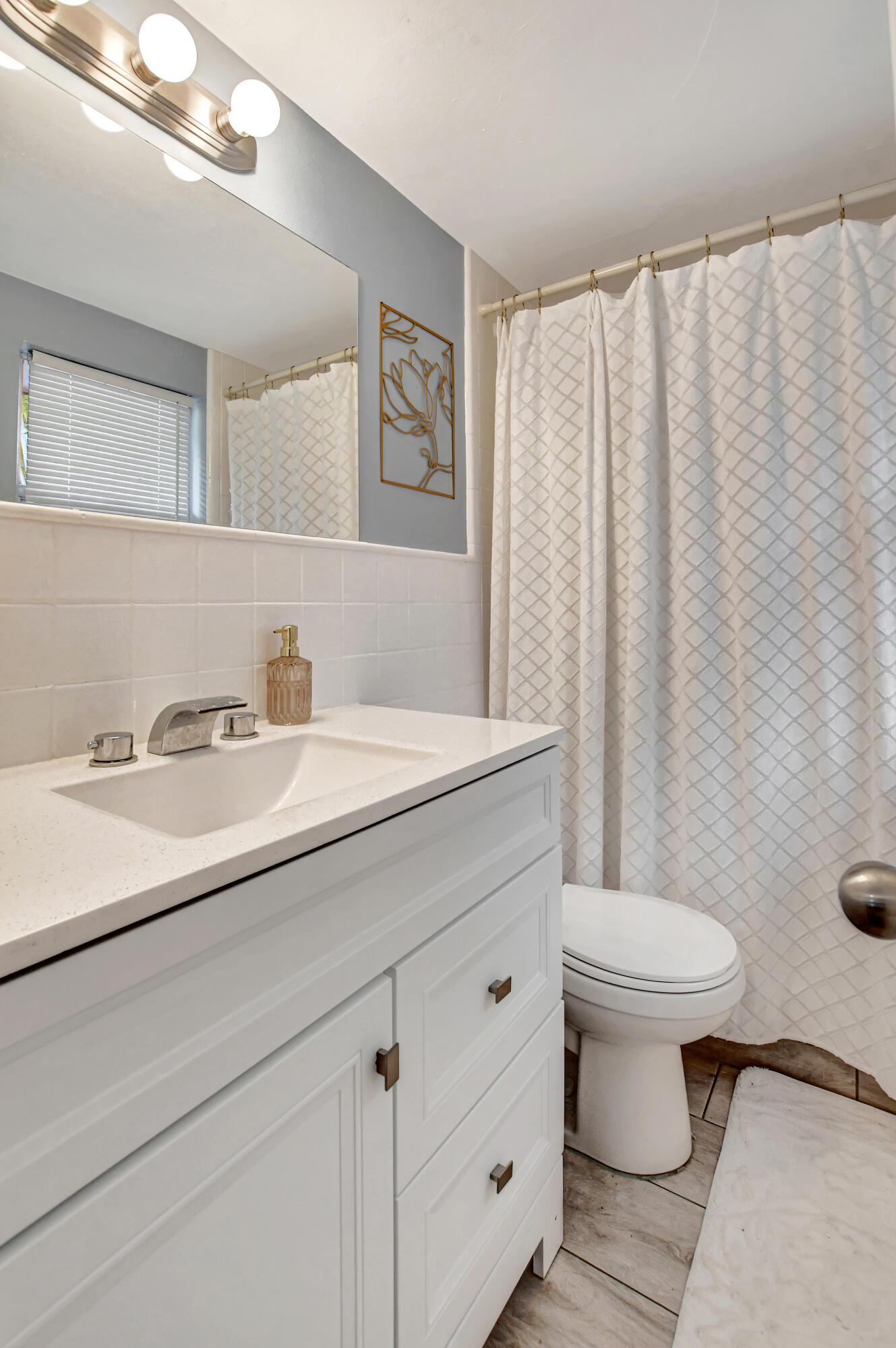 409 Manchester Street Boca Raton, FL 33487 - Photo 24 of 50 GUEST BATHROOM 3