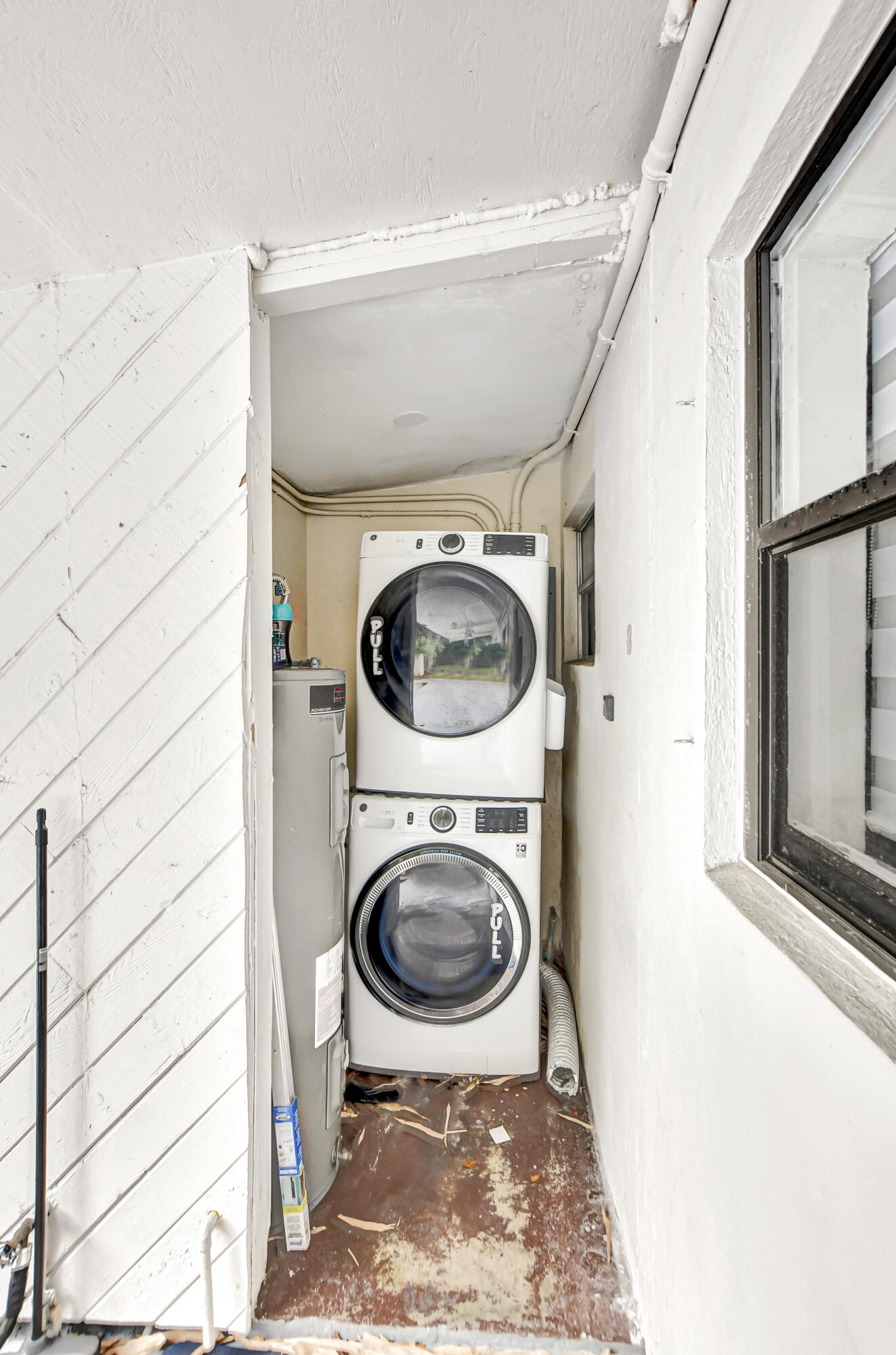 409 Manchester Street Boca Raton, FL 33487 - Photo 26 of 50 UTILITY ROOM AND LAUNDRY