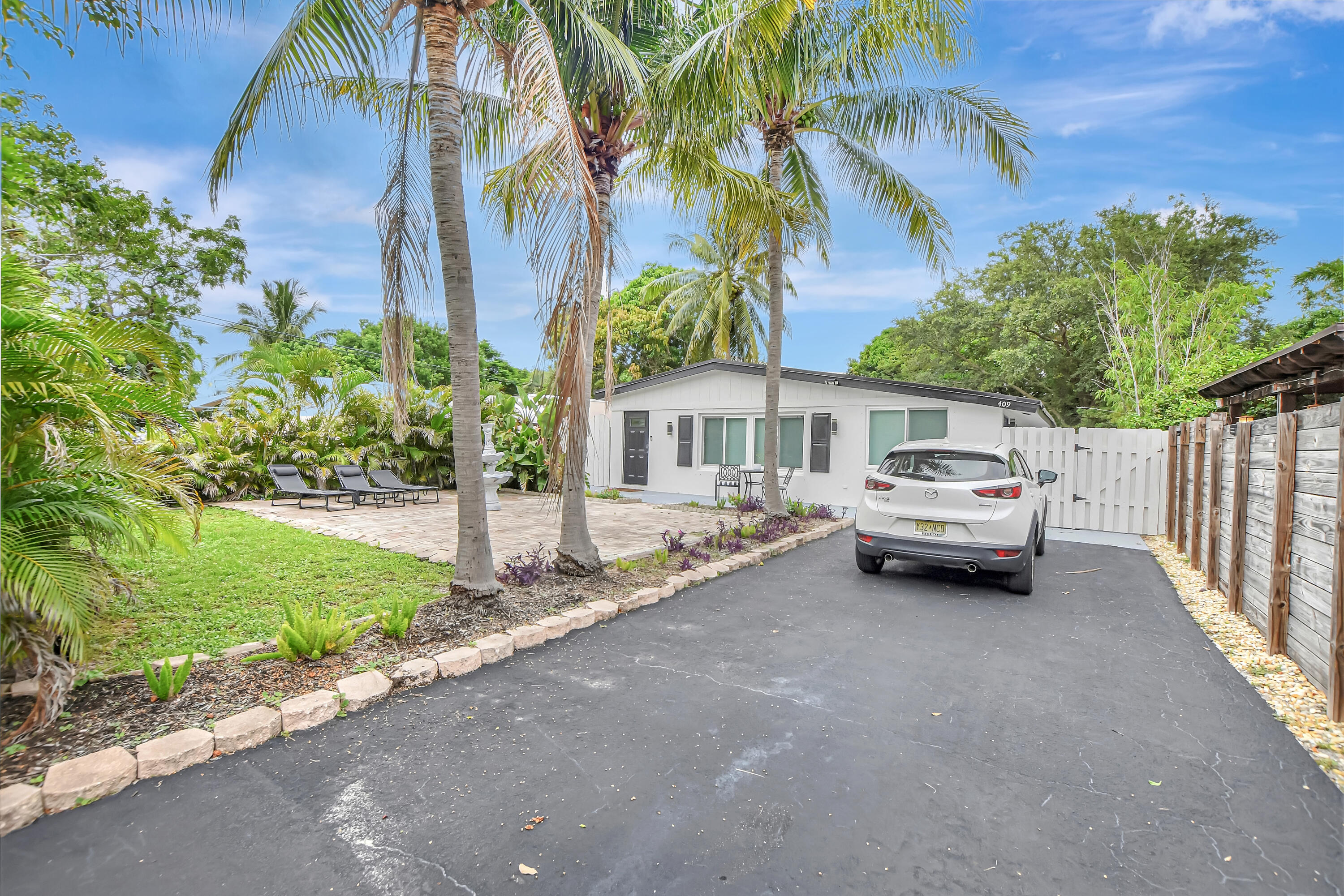 409 Manchester Street Boca Raton, FL 33487 - Photo 3 of 50 EXTERIOR