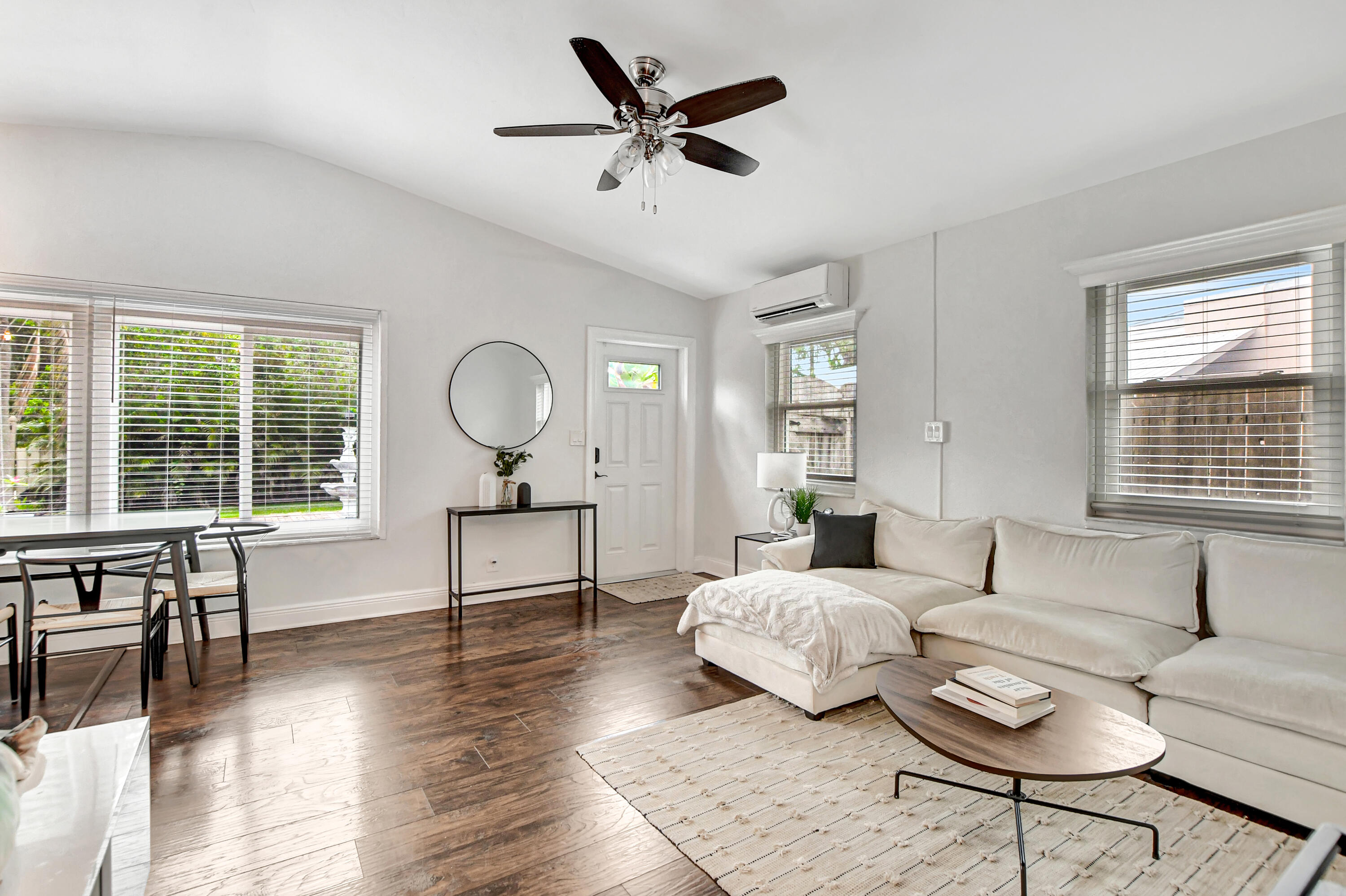 409 Manchester Street Boca Raton, FL 33487 - Photo 4 of 50 OPEN LIVING