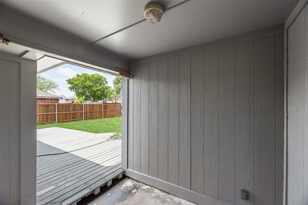 7805 Swiss Way Rowlett, TX 75089 - Photo 27 of 32 a view of a backyard from a balcony