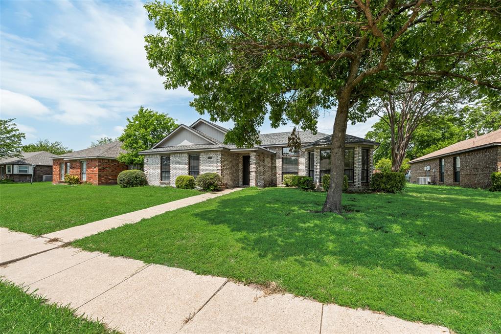 7805 Swiss Way Rowlett, TX 75089 - Photo 3 of 32 a front view of a house with a yard