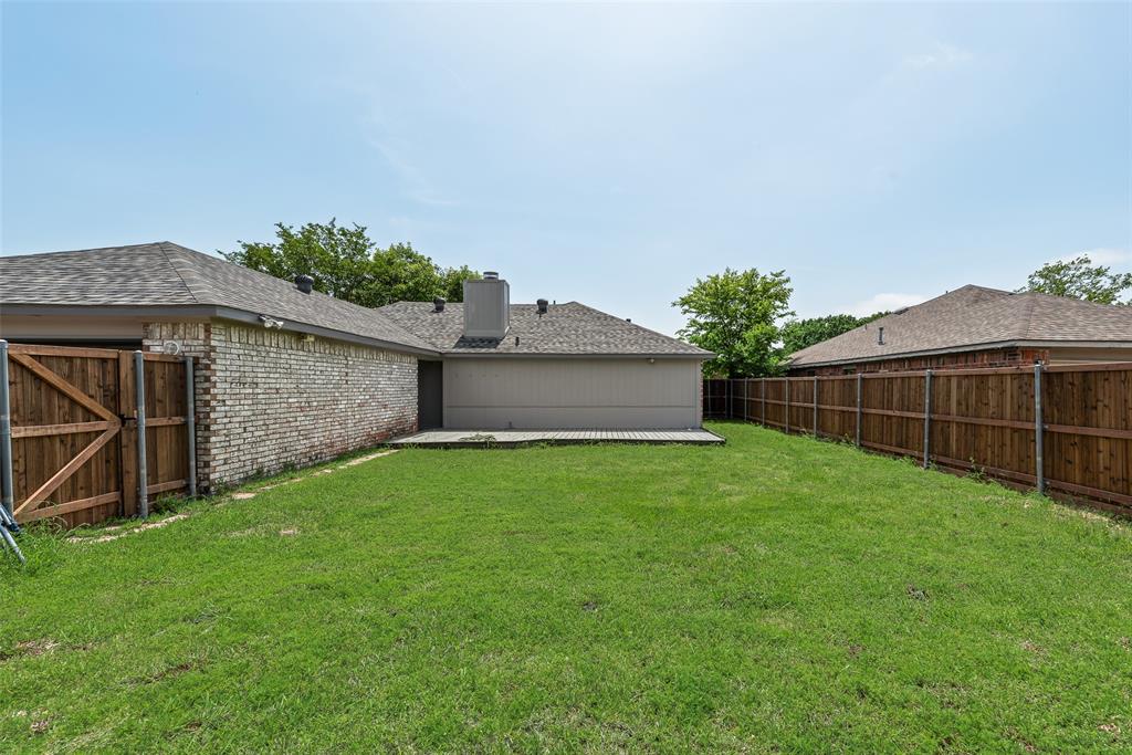 7805 Swiss Way Rowlett, TX 75089 - Photo 31 of 32 a backyard of a house with lots of green space