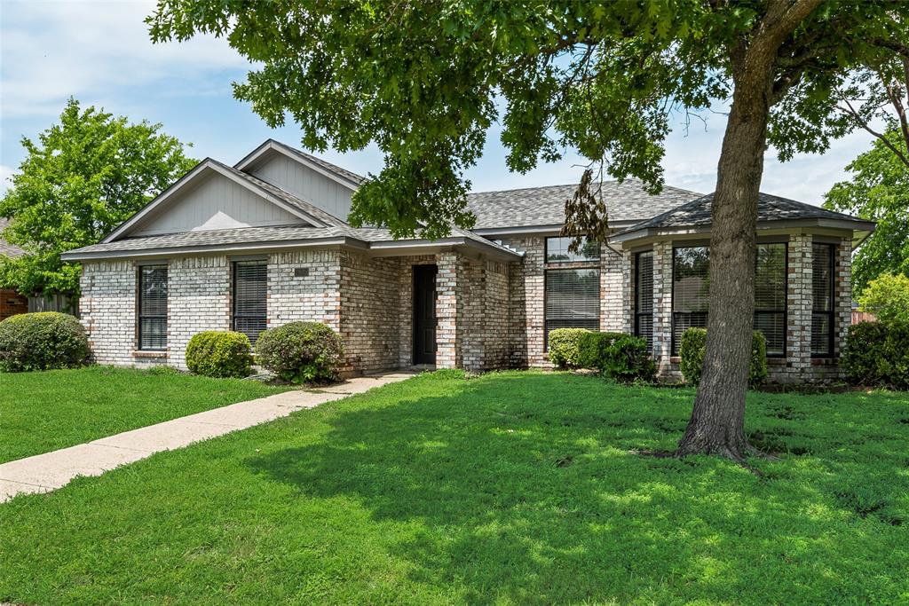 7805 Swiss Way Rowlett, TX 75089 - Photo 4 of 32 a front view of a house with a yard and garage