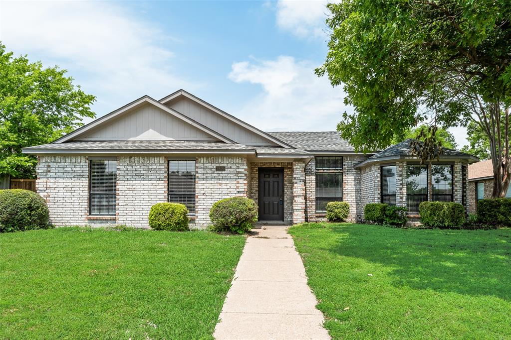 7805 Swiss Way Rowlett, TX 75089 - Photo 5 of 32 a front view of a house with a yard