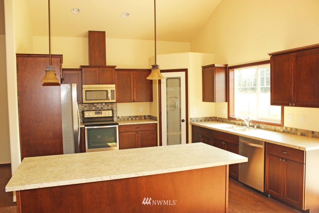 7641 183rd Avenue Southwest Rochester, WA 98579 - Photo 11 of 25