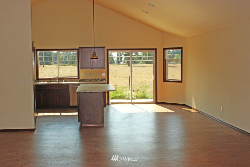7641 183rd Avenue Southwest Rochester, WA 98579 - Photo 10 of 25
