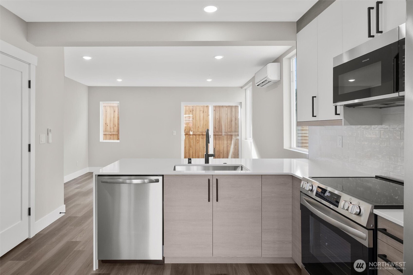 503 Northeast 42nd Street Seattle, WA 98105 - Photo 5 of 18