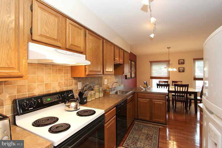 1027 Mondrian Terrace Silver Spring, MD 20904 - Photo 4 of 29 Kitchen