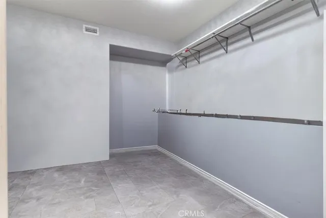 a view of a livingroom with a ceiling fan