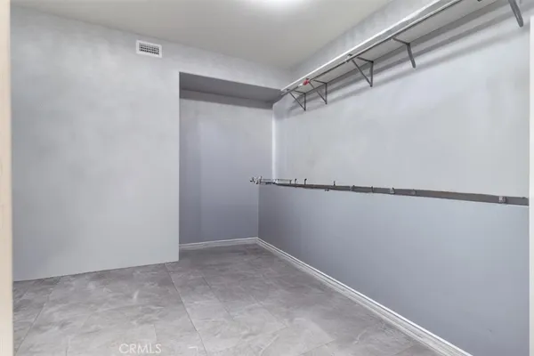 a view of a livingroom with a ceiling fan