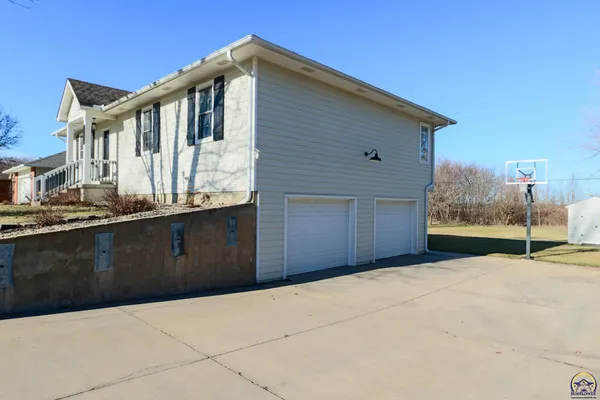 $349,500 | 2225 Mt Vernon Terrace, Emporia, KS 66801
