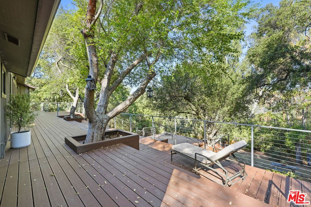 21273 Entrada Road Topanga, CA 90290 - Photo 20 of 70