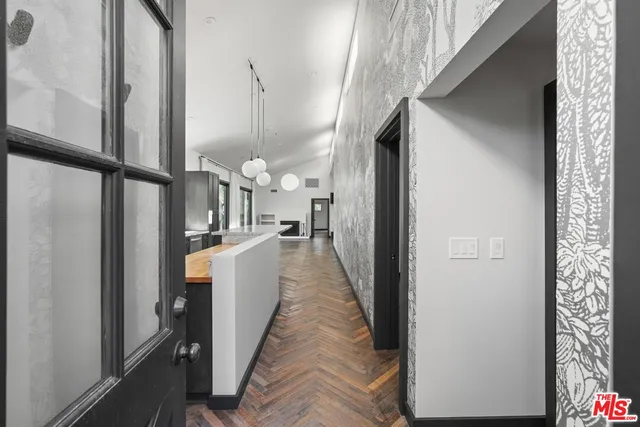 $7,500 | 21273 Entrada Road, Topanga, CA 90290