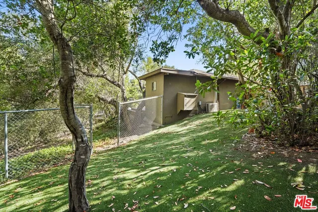 $7,500 | 21273 Entrada Road, Topanga, CA 90290