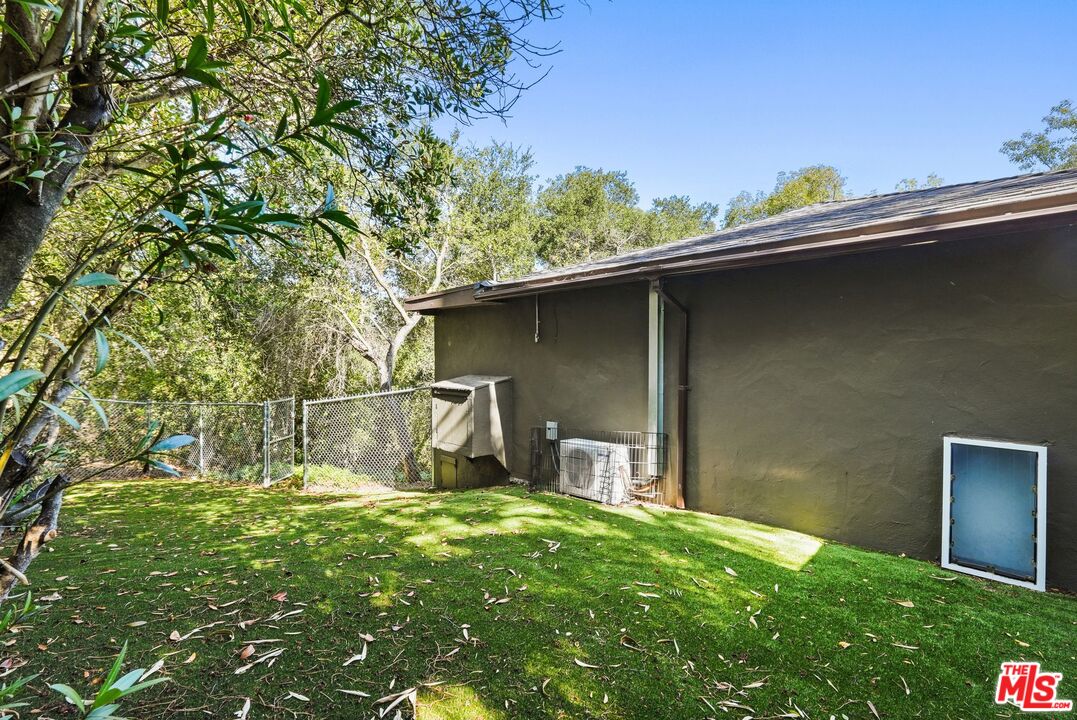 21273 Entrada Road Topanga, CA 90290 - Photo 65 of 70 a backyard of a house with table and chairs