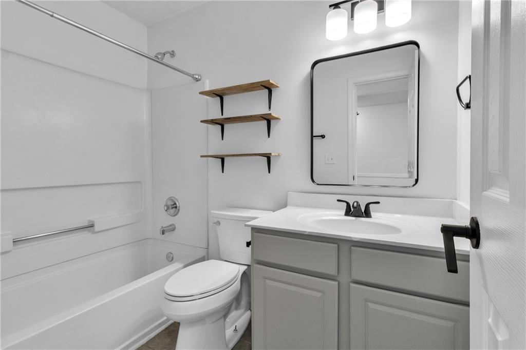 9155 Nesbit Ferry Road, Unit 96 Alpharetta, GA 30022 - Photo 25 of 46 a bathroom with a sink toilet vanity and tub