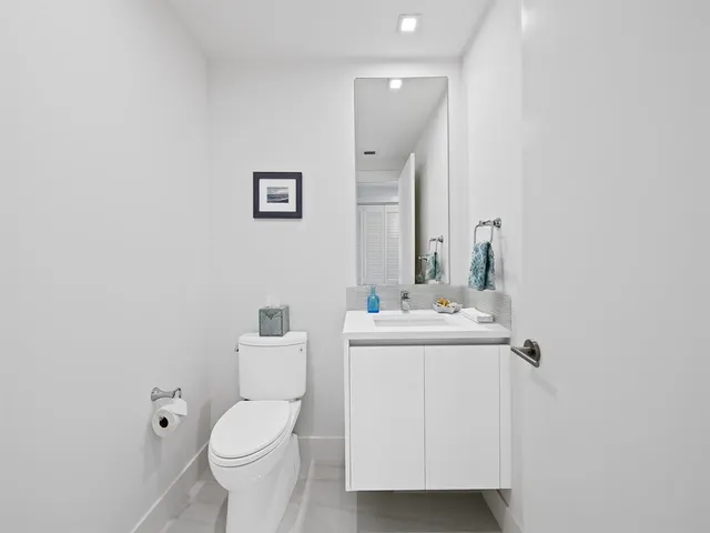 $1,695,000 | 730 North Ocean Boulevard, Unit 701, Pompano Beach, FL 33062