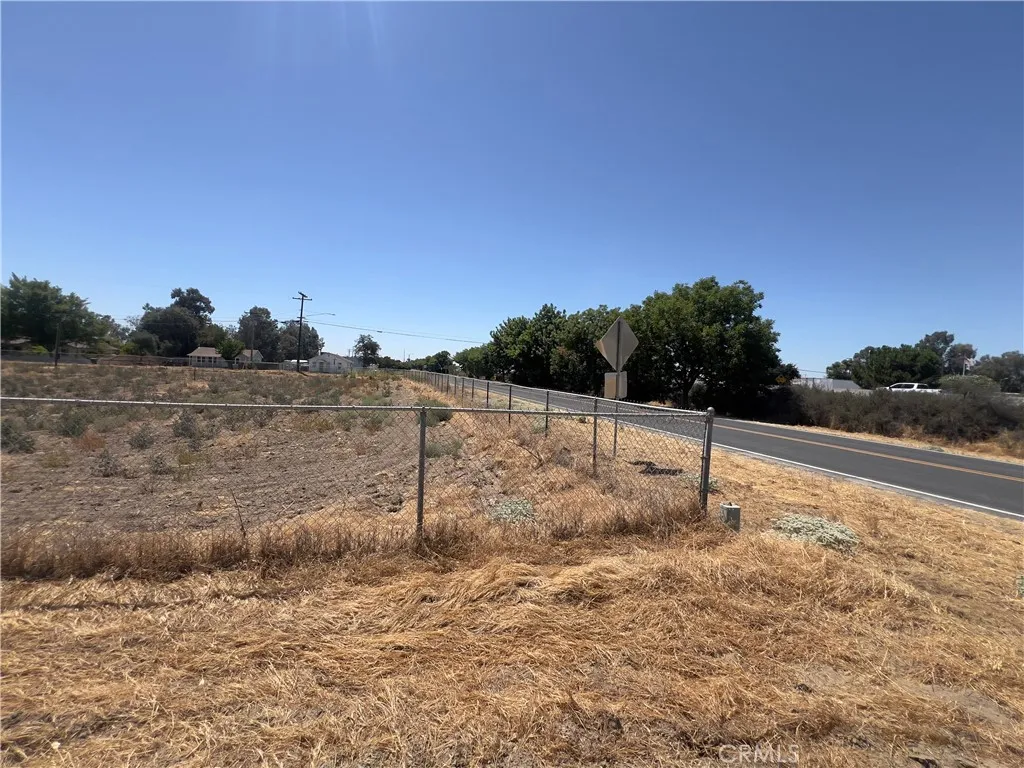 1 East 3rd Hanford, CA 93230 - Photo 2 of 8 a view of a yard