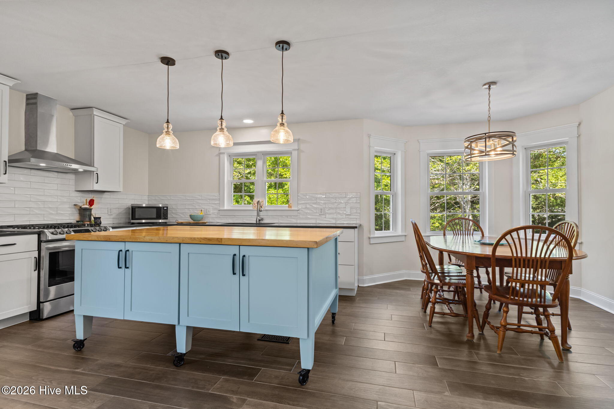 102 Shady Path Cedar Point, NC 28584 - Photo 10 of 36 Kitchen and dining