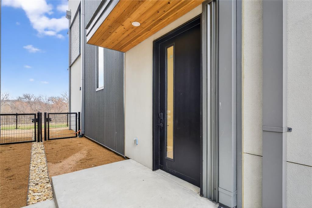 1111 Raiford Road, Unit 108 Carrollton, TX 75007 - Photo 15 of 39 a view of a balcony