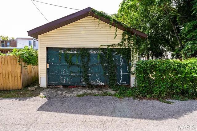 $135,000 | 4147 Connecticut Street, St. Louis, MO 63116