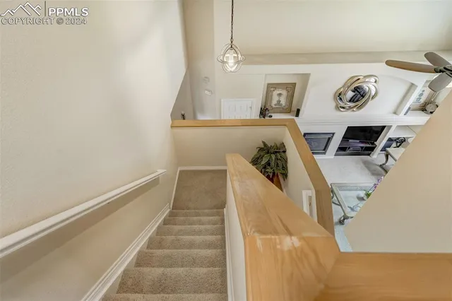 a view of entryway and kitchen