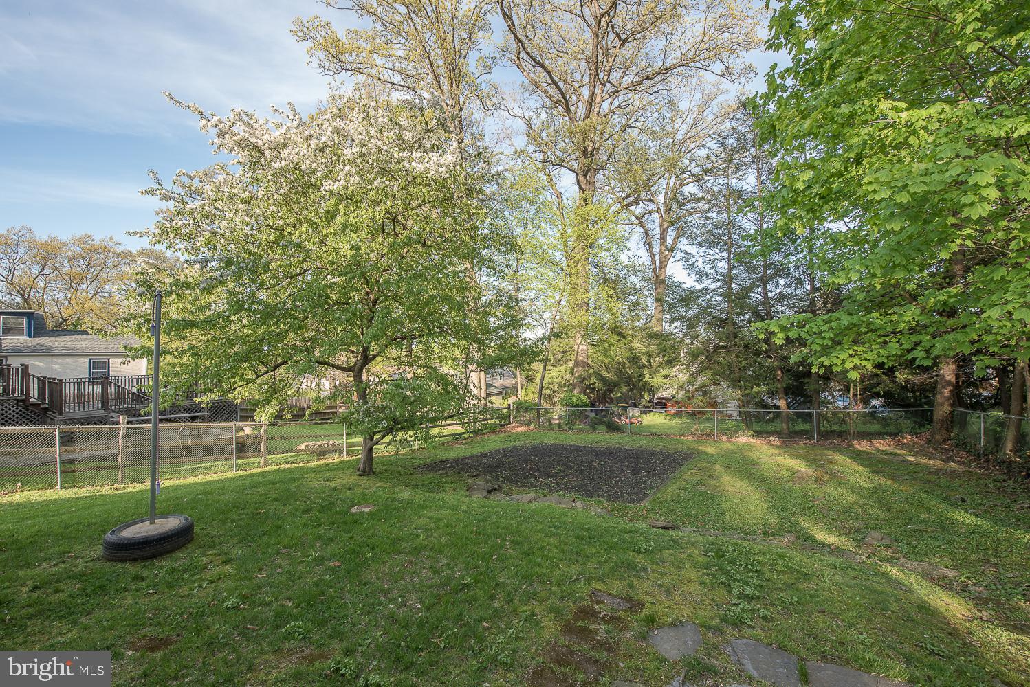 33 Barren Road Newtown Square, PA 19073 - Photo 24 of 25 Deep back yard