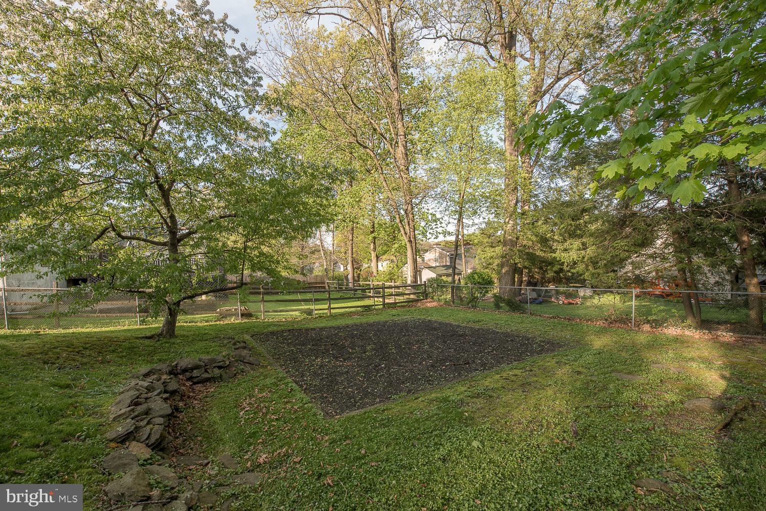 33 Barren Road Newtown Square, PA 19073 - Photo 25 of 25 Deep back yard