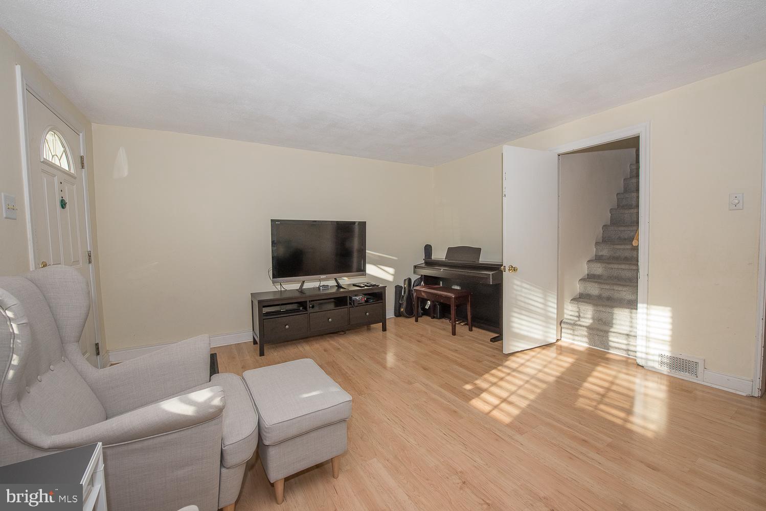 33 Barren Road Newtown Square, PA 19073 - Photo 7 of 25 Living Room and doorway to Attic