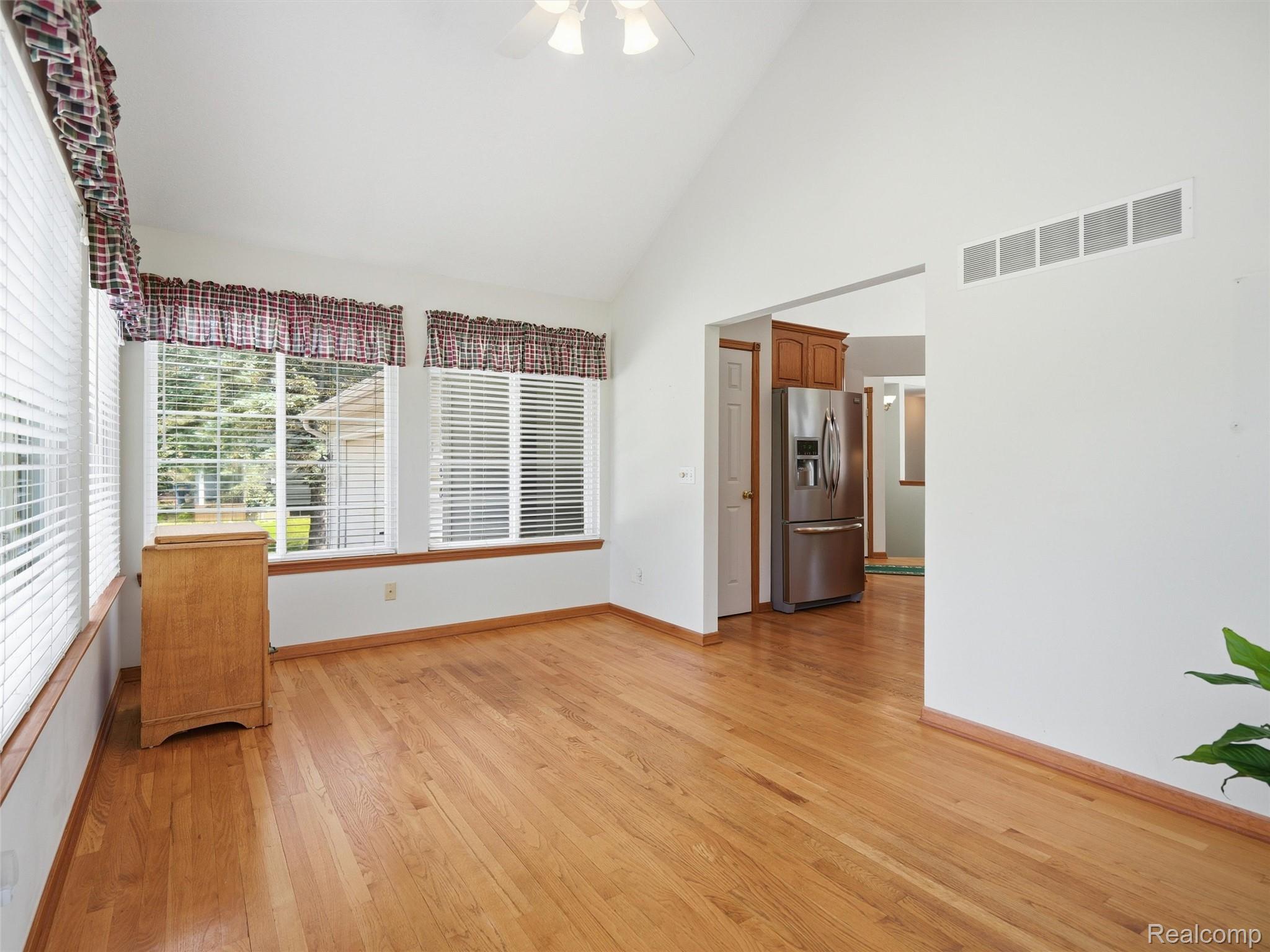 10288 Carmer Road Fenton, MI 48430 - Photo 12 of 52 37-DSC09746.jpg