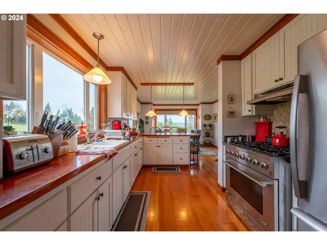 $2,800,000 | 841 Skelly Road, Yoncalla, OR 97499