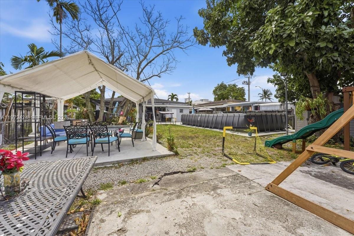 511 East 27th Street Hialeah, FL 33013 - Photo 23 of 24 a view of a house with backyard and sitting area