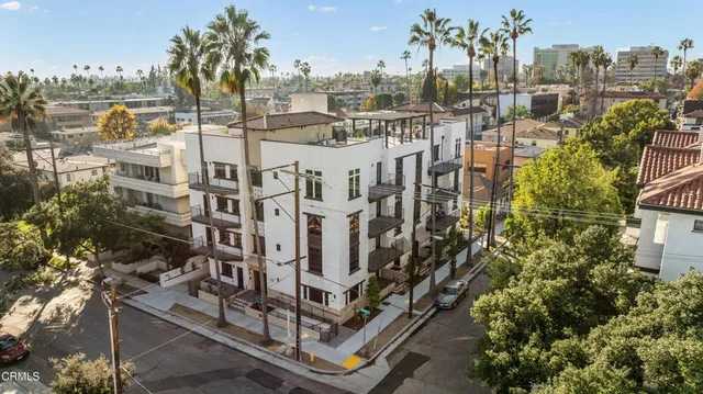 $1,274,000 | 139 South Oak Knoll Avenue, Unit 202, Pasadena, CA 91101