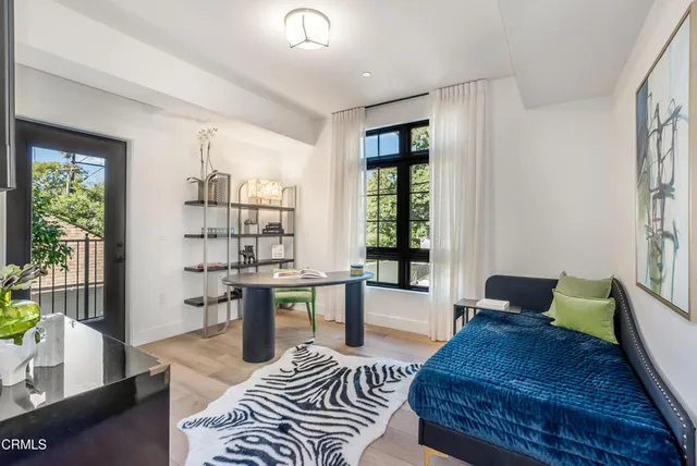 $1,274,000 | 139 South Oak Knoll Avenue, Unit 202, Pasadena, CA 91101