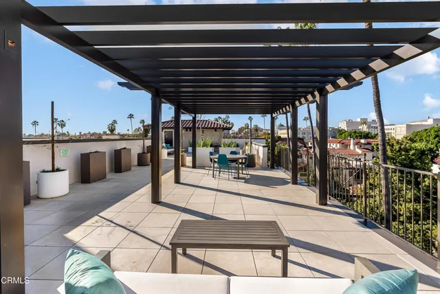 $1,274,000 | 139 South Oak Knoll Avenue, Unit 202, Pasadena, CA 91101