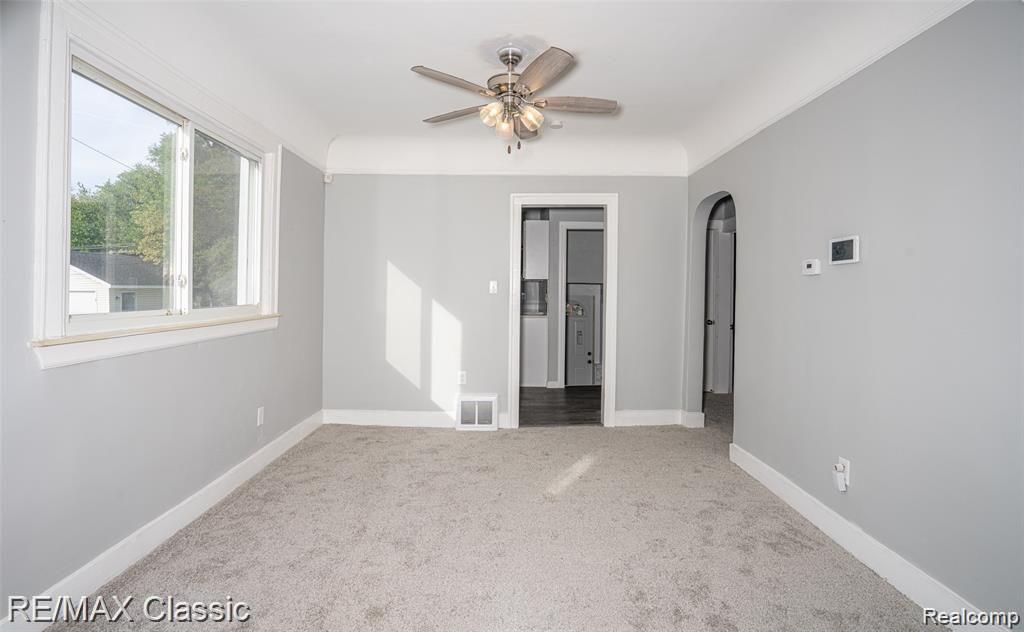 3956 Howe Road Wayne, MI 48184 - Photo 8 of 28