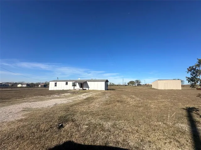 $1,775 | 211 Alton Lane, Ennis, TX 75119