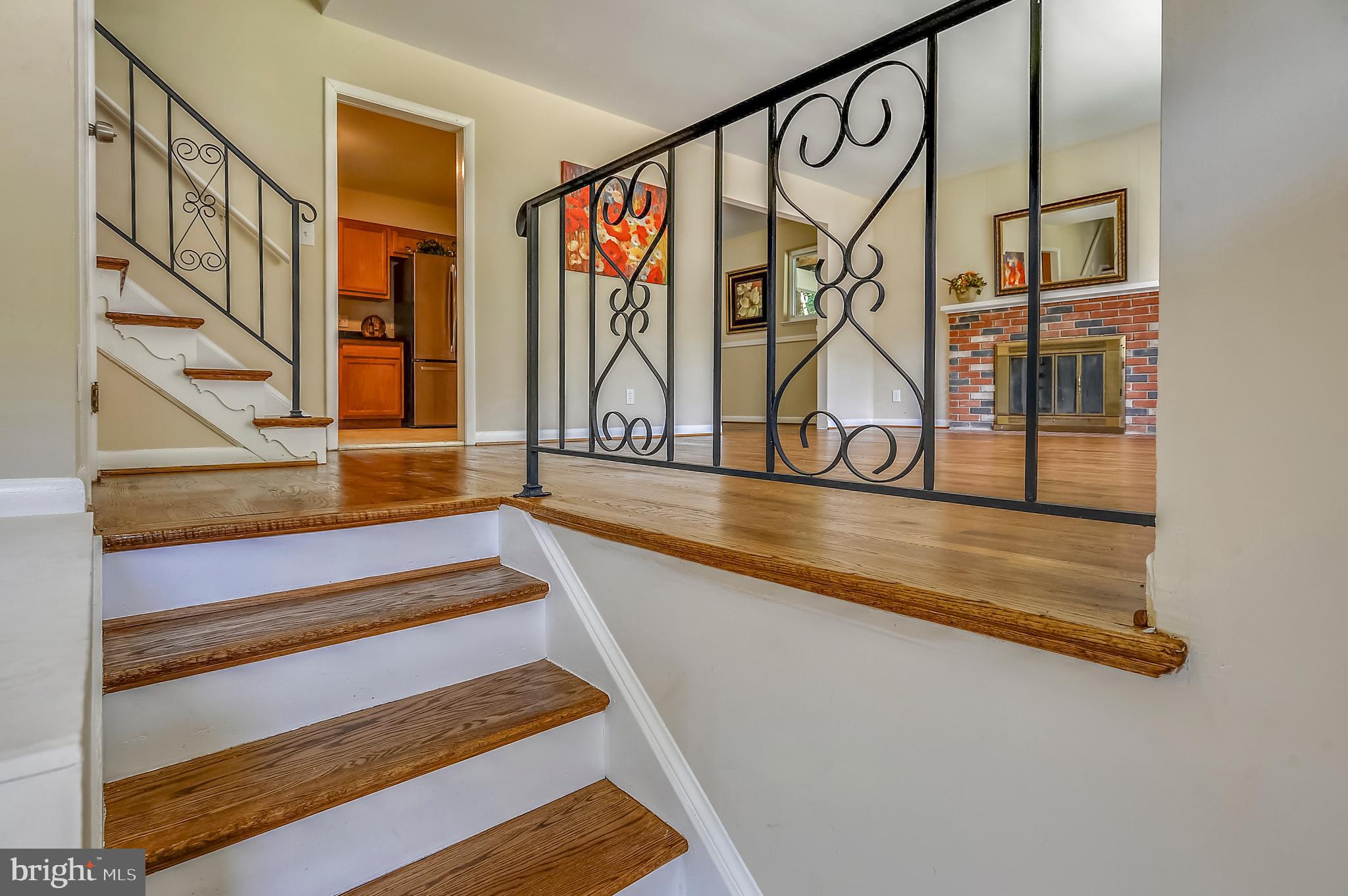 10920 Bond Road Adelphi, MD 20783 - Photo 2 of 34 Entry foyer