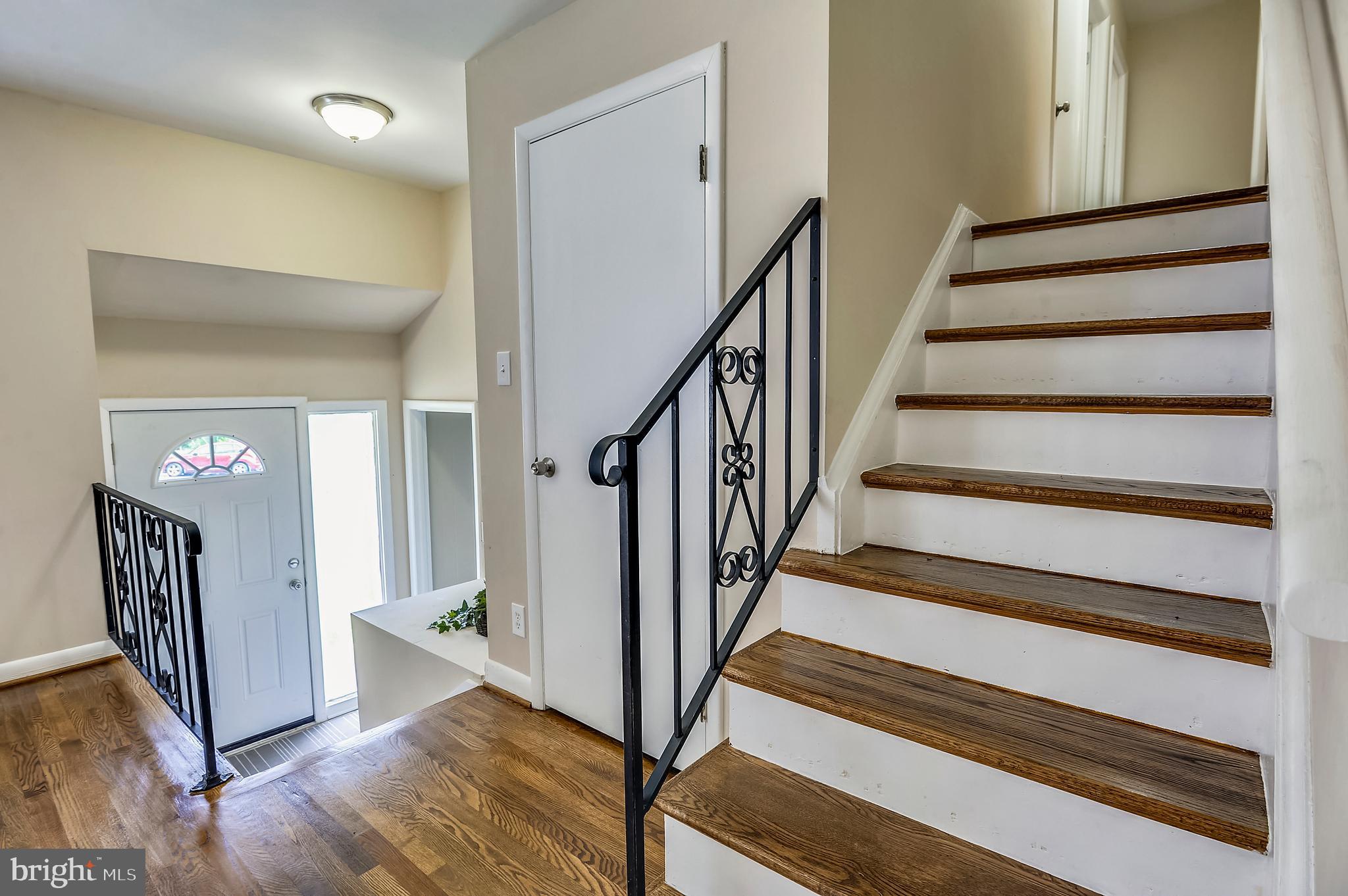 10920 Bond Road Adelphi, MD 20783 - Photo 12 of 34 Upper hall