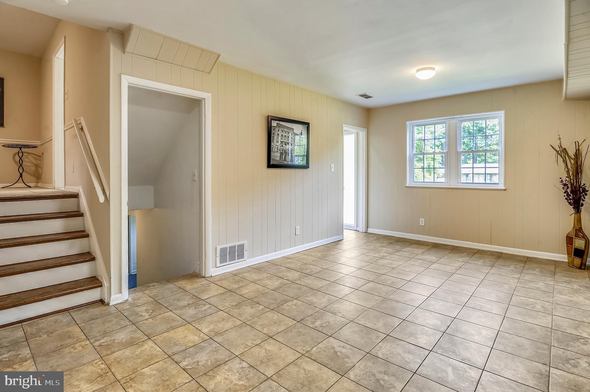 10920 Bond Road Adelphi, MD 20783 - Photo 13 of 34 Family room
