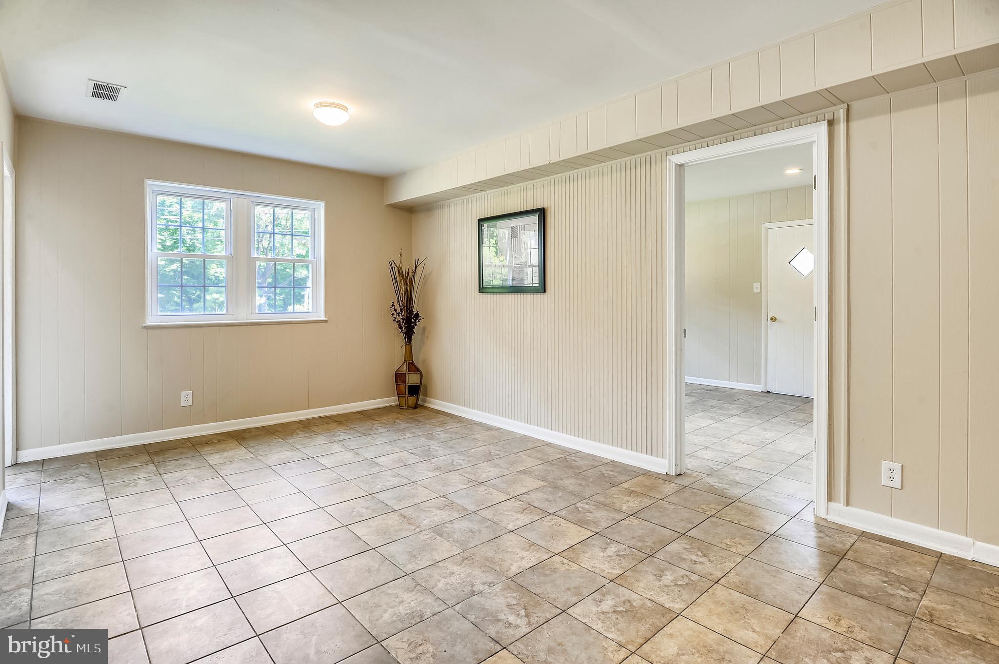 10920 Bond Road Adelphi, MD 20783 - Photo 14 of 34 Family room