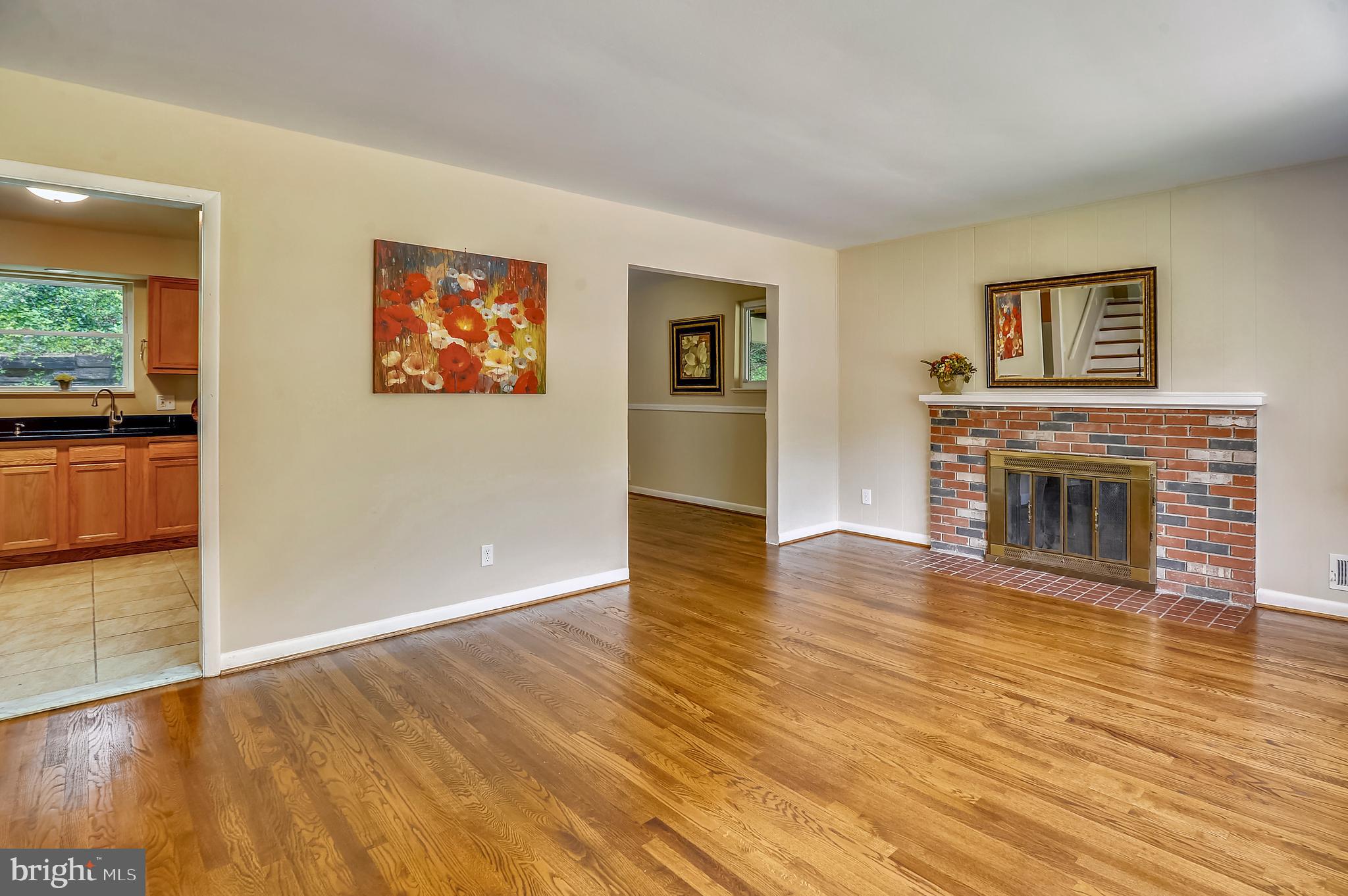 10920 Bond Road Adelphi, MD 20783 - Photo 5 of 34 Living room