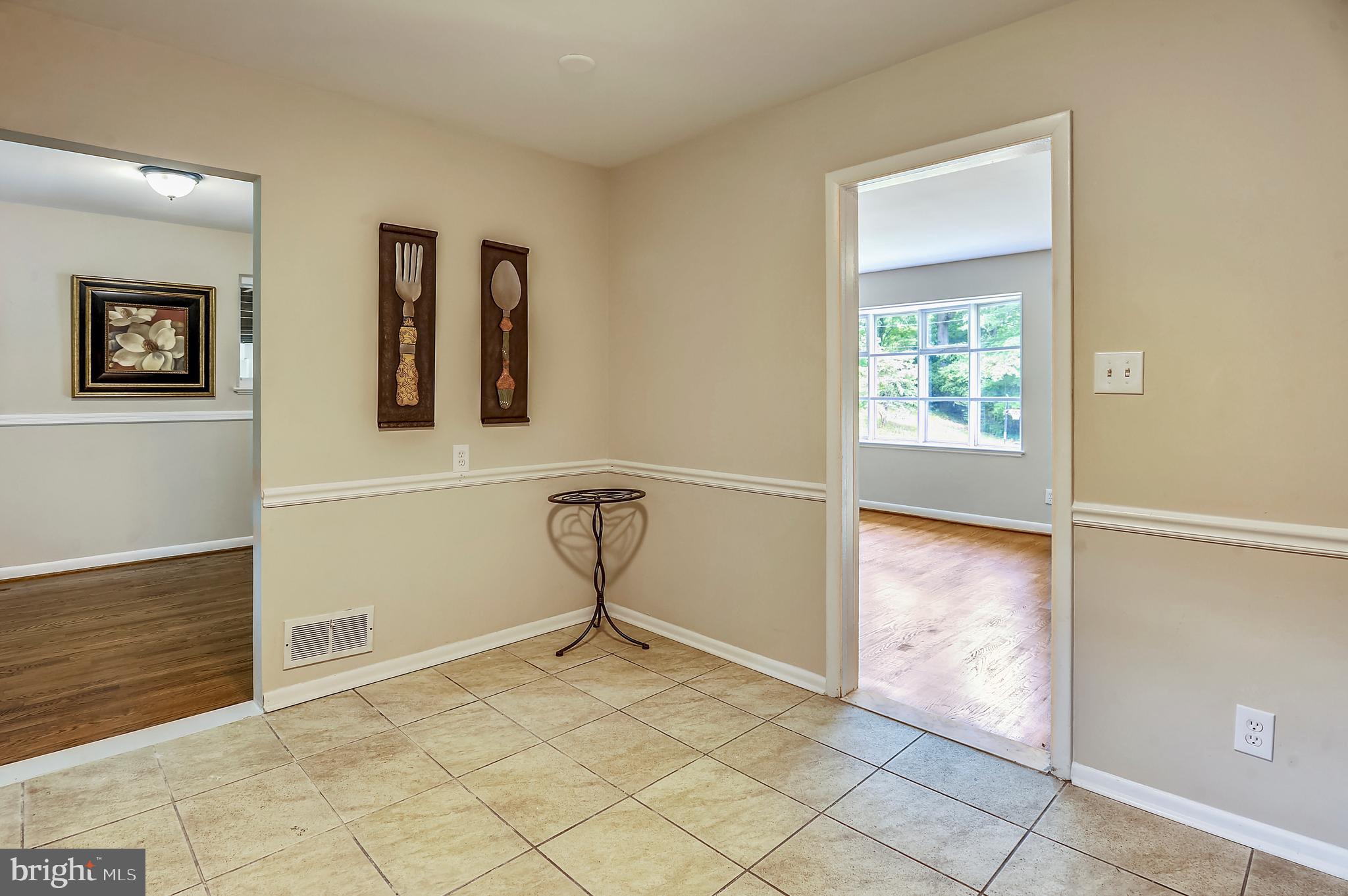 10920 Bond Road Adelphi, MD 20783 - Photo 10 of 34 Table space kitchen