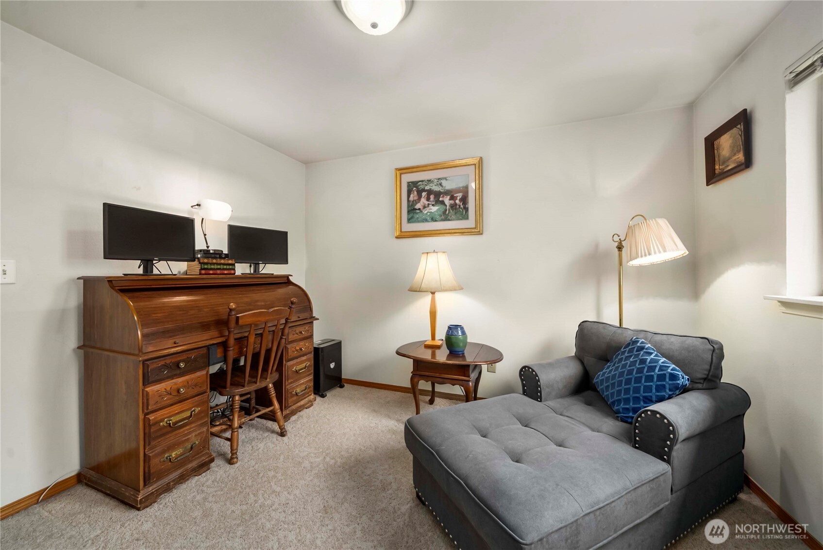 1010 Academy Street Sumner, WA 98390 - Photo 20 of 37 a living room with furniture and a flat screen tv